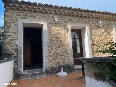 appartement t2 à saint julien de peyrolas  avec terrasse  jardin et piscine