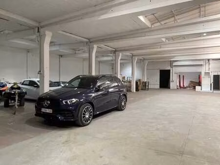 entrepôt à louer à lierre