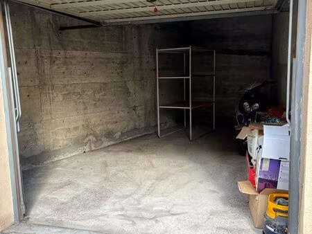 garage à louer hyoer centre st genis laval