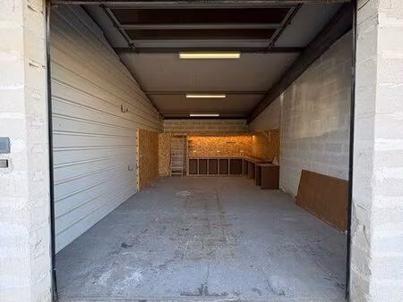 loue local entrepôt