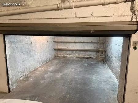garage parking fermé - 20m2 - borne de recharge - centre ville