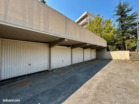parking/box 14 m² aix-en-provence