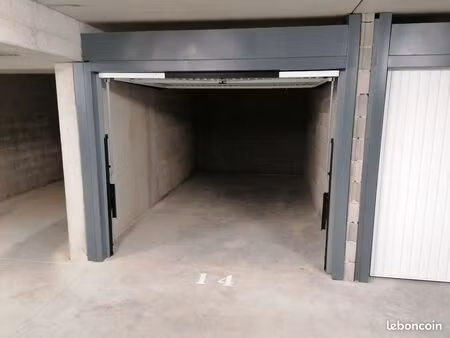 parking/box 14 m² istres