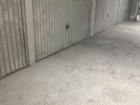 garage dans parking souterrain