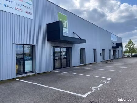 vx en velin avenue roosevelt : 850 m2 dont show room/bur 230 m2