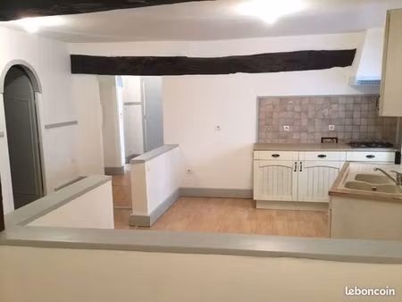 pesmes  centre-ancien  charmant t3