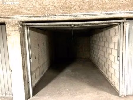 garage / box fermé villeurbanne metro gratte-cie