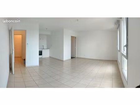 à vendre : charmant studio à tassin-la-demi-lune