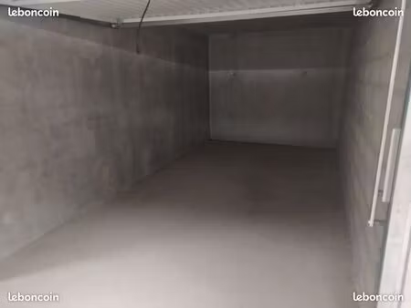 garage/box fermé 14 m2 résidence o'cèdre