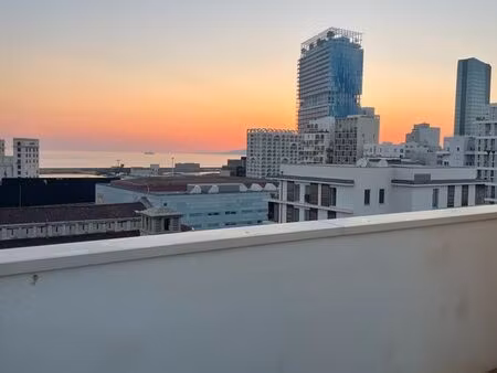 t2 récent avec terrasse et parking