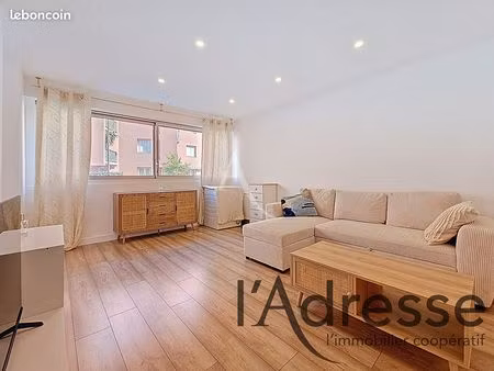 studio 1 pièce 28 m²