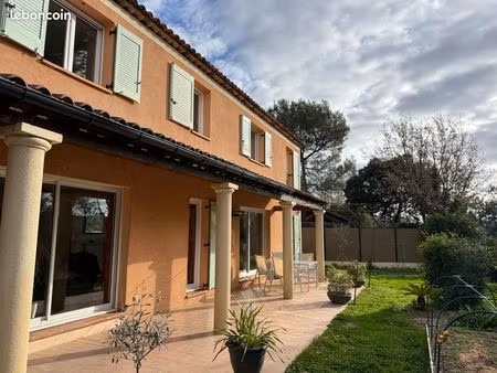 villa 163m² dans petit domaine au calme