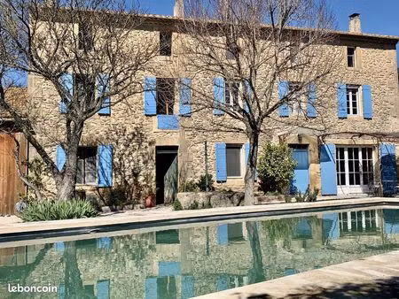 propriété 9 pièces 242 m²