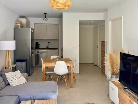 t2 récent avec terrasse 10m2 + parking sous sol - saint laurent du var