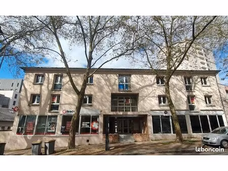 bureaux 235 m² proche gares sncf et tram et bus