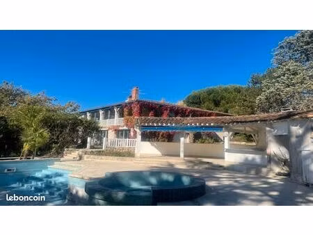 villa 7 pièces 230 m²