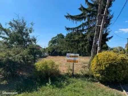 vend terrain constructible de 400m carres