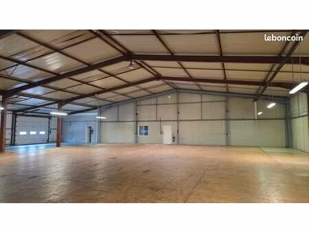 hangar / local d’activité 400m²