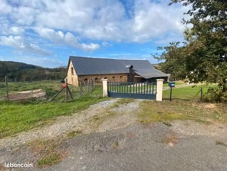 corps de ferme en pleine campagne