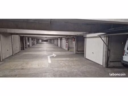 parking / box fermé