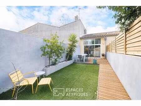 maison de ville au style loft avec jardin et places de stationnement