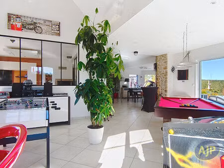 vitre en campagne maison 8 pièce(s) 257.84 m2