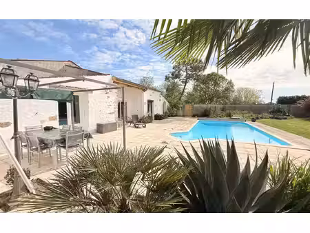 maison genouillé m² t-5 à vendre  329 700 €