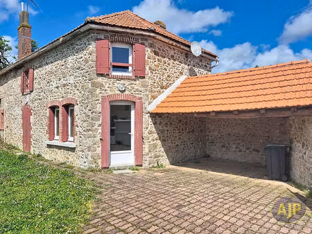 à vendre ! charmante maison en pierre 3 chambres au coeur de la chaize-le-vicomte 114m²