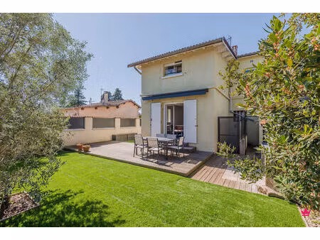 maison rénovée avec 4 chambres + jardin sans vis-à-vis à meyzieu !