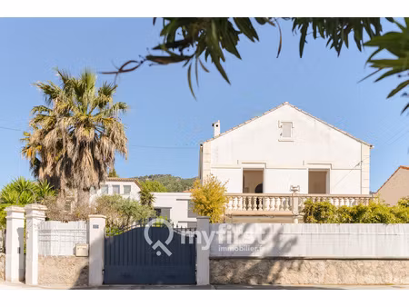 charme des années 20  ambiance voyage… et un potentiel à révéler en plein cœur de toulon