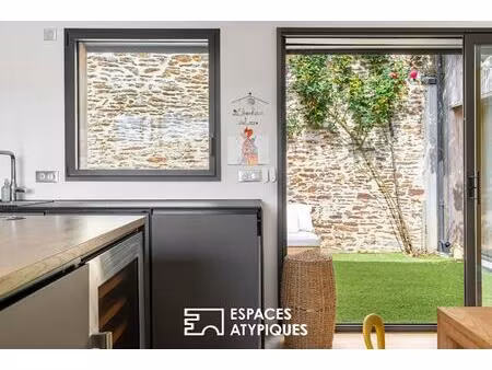 maison de ville contemporaine de caractère et son patio