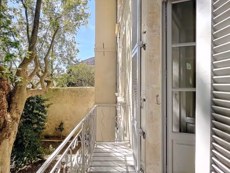 bien rare a louer avignon intramuros ( 84000 ) : charmant appartement ancien rénové - 3 pi