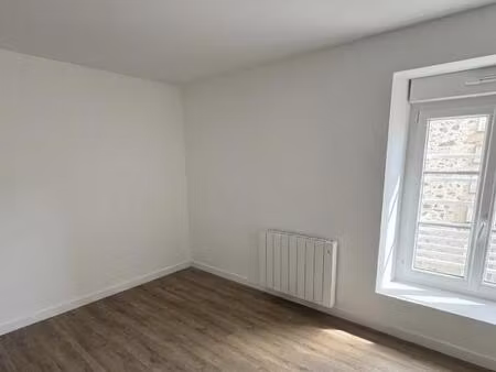 appartement t3 rénové – centre de martigné-ferchaud