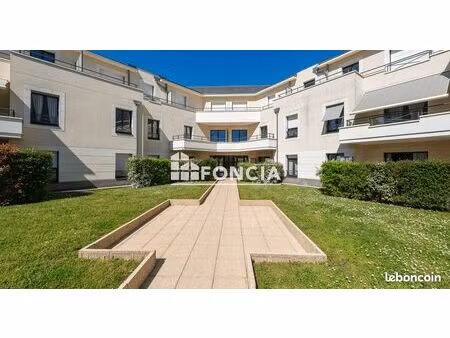 avrillé - t2 avec terrasse et parking