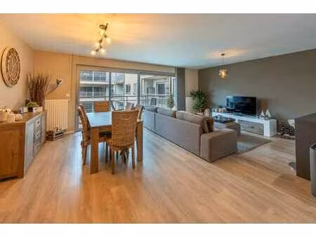 appartement lumineux avec terrasse et confort moderne