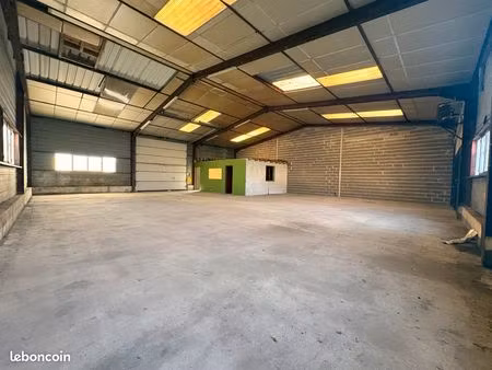 entrepôt grande capacité + bureaux + parking