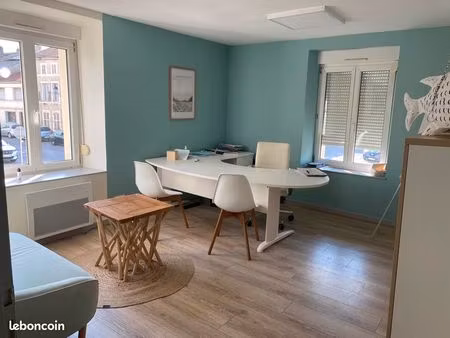 bureau/cabinet au centre de void