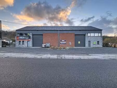 spacieux entrepôt 576 m²  idéalement situé - marche (bande)