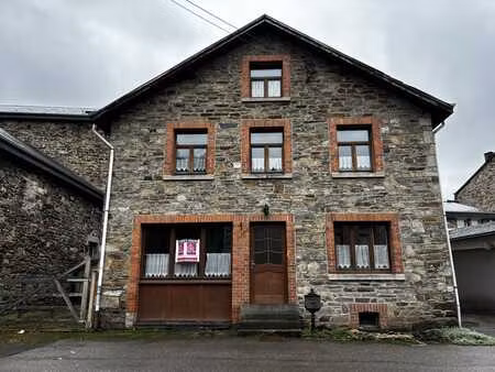 maison 3 façades avec 3 chambres  village de salmchâteau