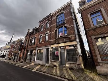 maison 3 façades avec 3 chambres au centre de herve