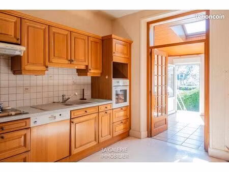 villers-les-nancy : charmante maison de ville avec jardin et garage