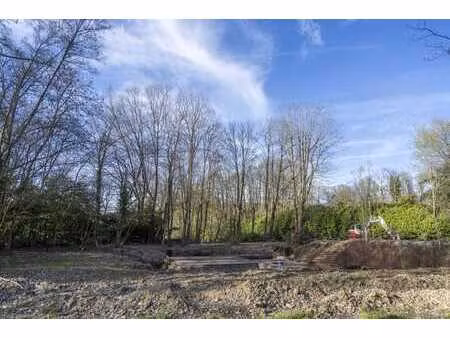 terrain exclusif à 2 839 dans la forêt verdoyante de bellege