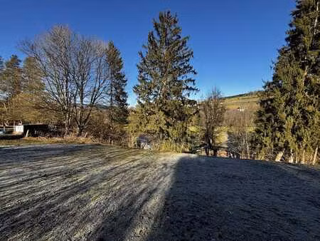 belle parcelle de 2 120 m² dans le village de pont