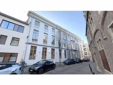 bureaux charmants à louer dans le bâtiment de la guilde au