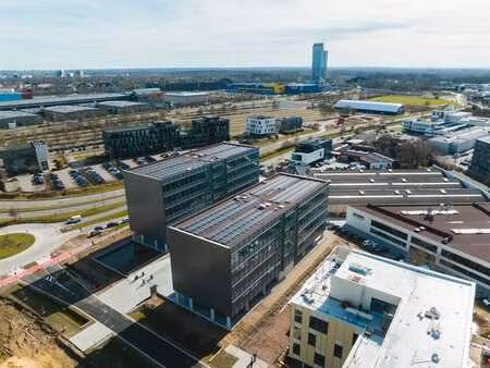 1500 m² duurzame kantoren aan the loop op 2 km van de e40...