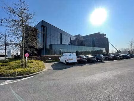 826 m² de bureaux prêts à l'emploi proche de la sortie e4...