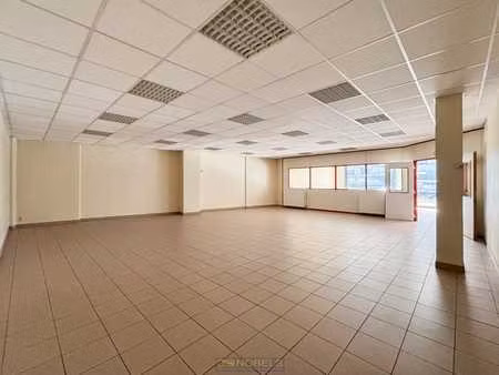 à louer  immeuble commercial spacieux et polyvalent dans ...