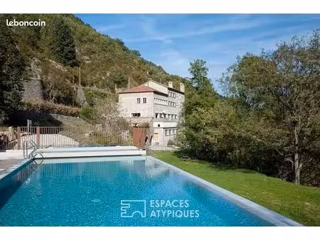 maison 28 pièces 650 m²