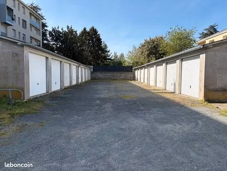 parking/box 16 pièces 248 m²