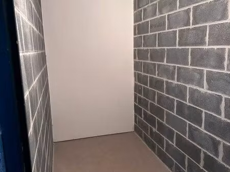 box sécurisé 18 m³ – accès direct  idéal déménagement / stockage